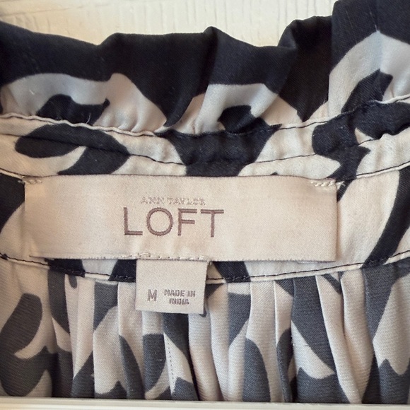 LOFT Charcoal and Cream Patterned Sleeveless Top - Picture 2 of 8